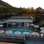 Sui Generis Luxury