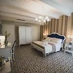 Sui Generis Luxury *