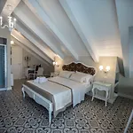 Sui Generis Luxury Hotel *