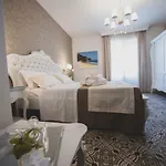 Sui Generis Luxury