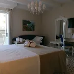 Sui Generis Luxury Hotel *