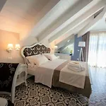 Sui Generis Luxury Hotel
