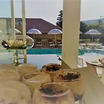 Sui Generis Luxury Hotel *