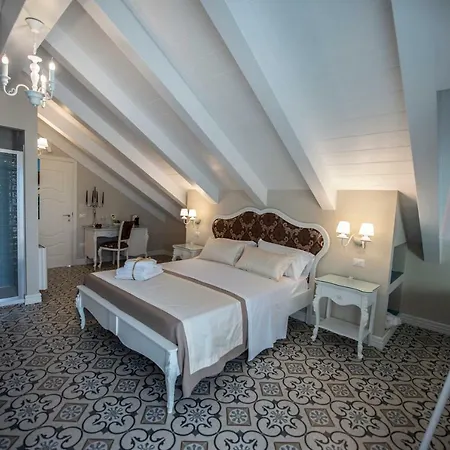 Sui Generis Luxury Hotel *