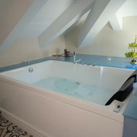 Sui Generis Luxury Hotel *