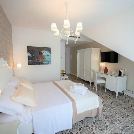 Sui Generis Luxury