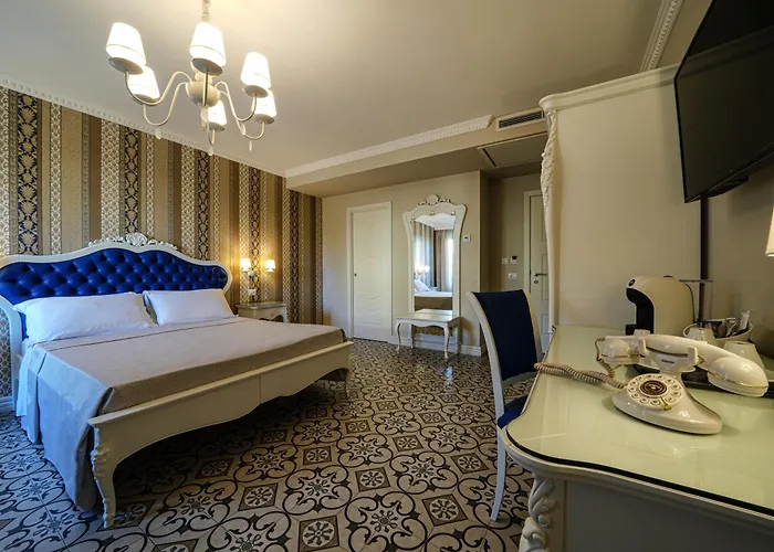 Sui Generis Luxury *