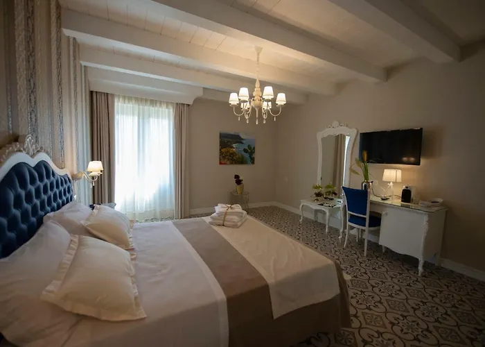 Sui Generis Luxury *