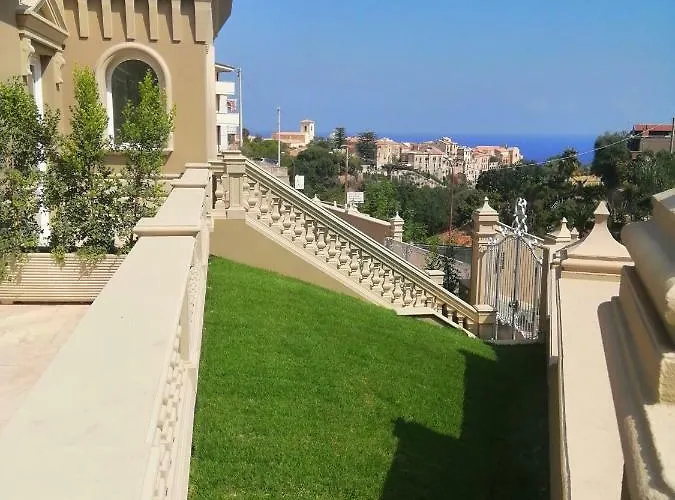 Sui Generis Luxury * Tropea