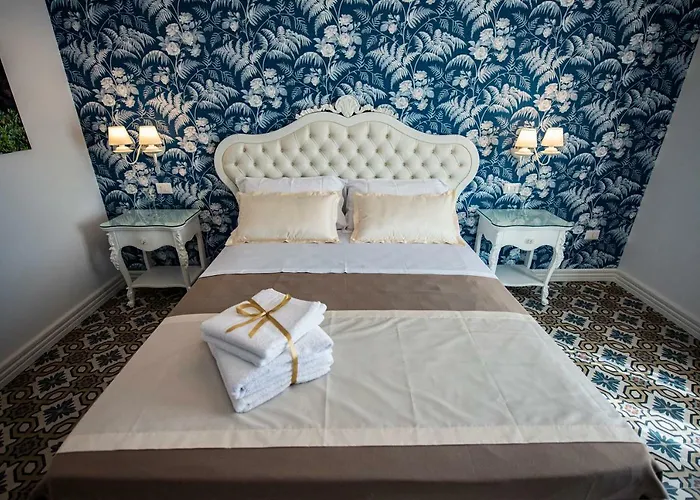 Sui Generis Luxury *