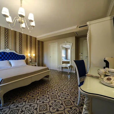 Sui Generis Luxury *