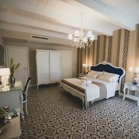 Sui Generis Luxury *