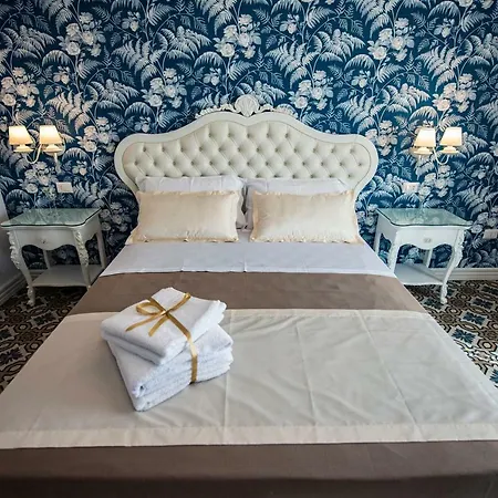 Sui Generis Luxury *