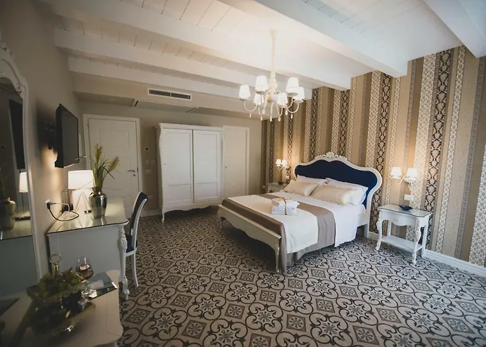 Sui Generis Luxury *