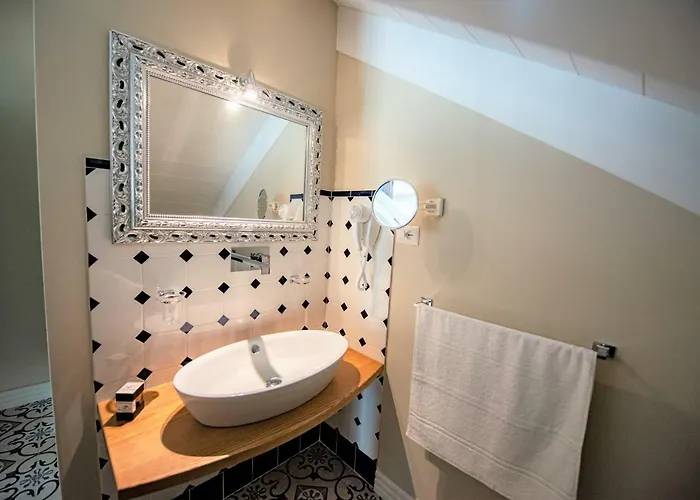 Sui Generis Luxury *