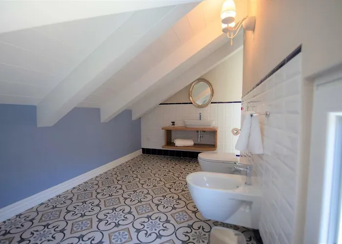 Sui Generis Luxury *