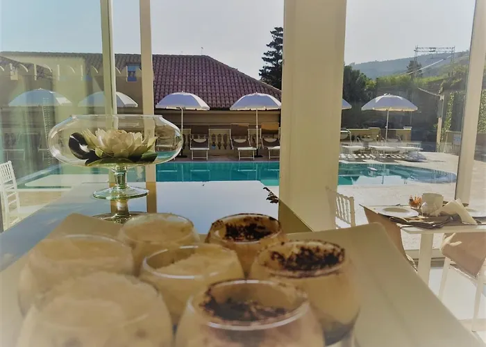 Sui Generis Luxury Hotel *